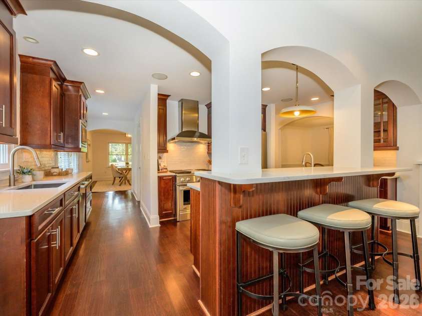3016 Somerset Drive, Charlotte, NC 28209.  MLS# CAR4419759, YatesRealty ID 48724. 