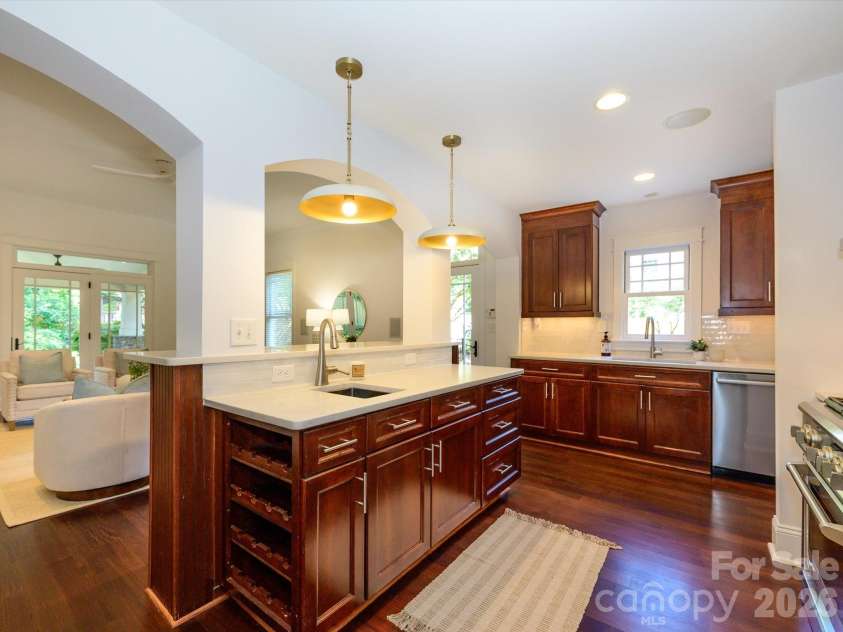 3016 Somerset Drive, Charlotte, NC 28209.  MLS# CAR4419759, YatesRealty ID 48724. 