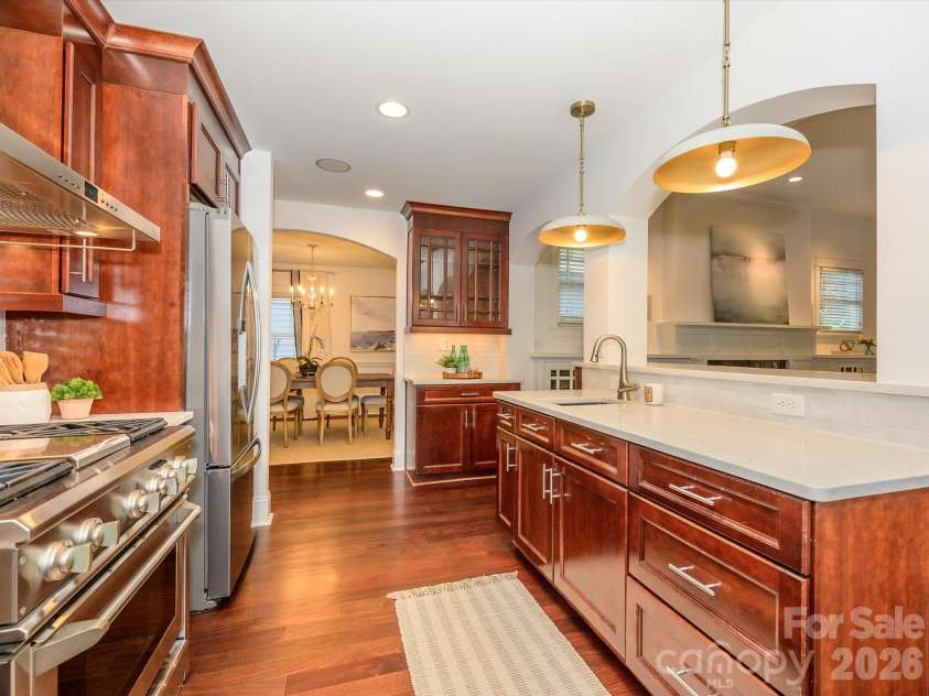 3016 Somerset Drive, Charlotte, NC 28209.  MLS# CAR4419759, YatesRealty ID 48724. 