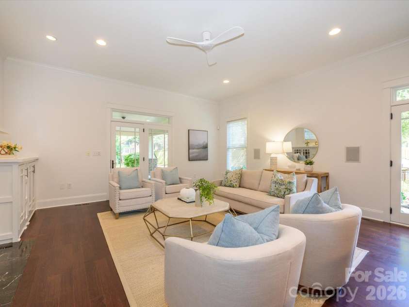 3016 Somerset Drive, Charlotte, NC 28209.  MLS# CAR4419759, YatesRealty ID 48724. 