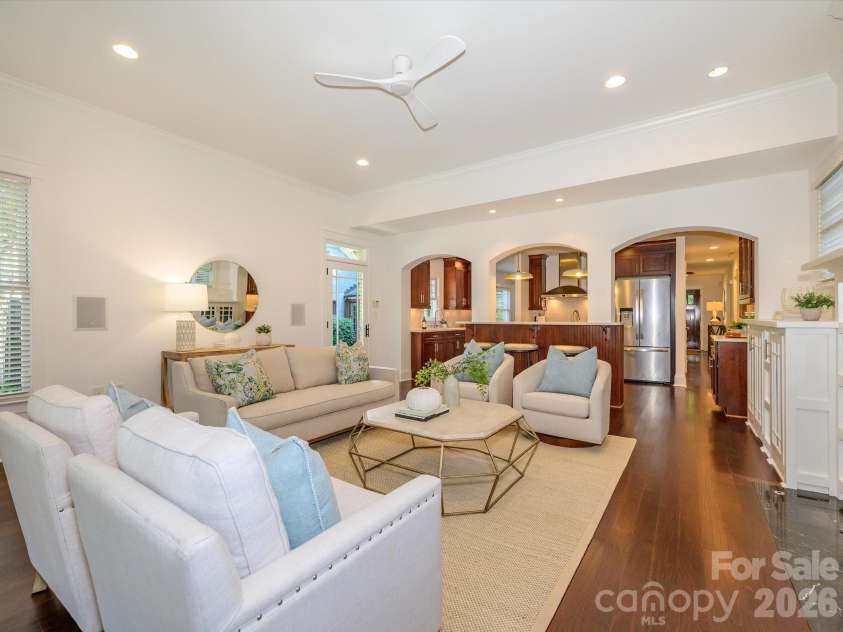 3016 Somerset Drive, Charlotte, NC 28209.  MLS# CAR4419759, YatesRealty ID 48724. 