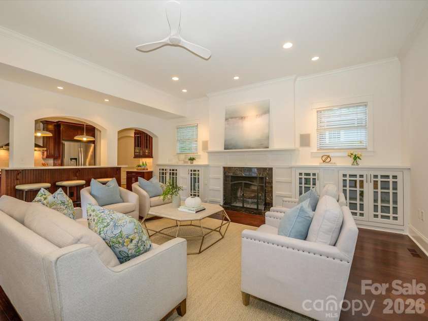 3016 Somerset Drive, Charlotte, NC 28209.  MLS# CAR4419759, YatesRealty ID 48724. 
