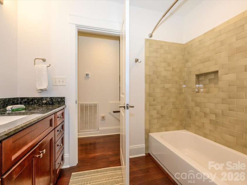3016 Somerset Drive, Charlotte, NC 28209.  MLS# CAR4419759, YatesRealty ID 48724. 