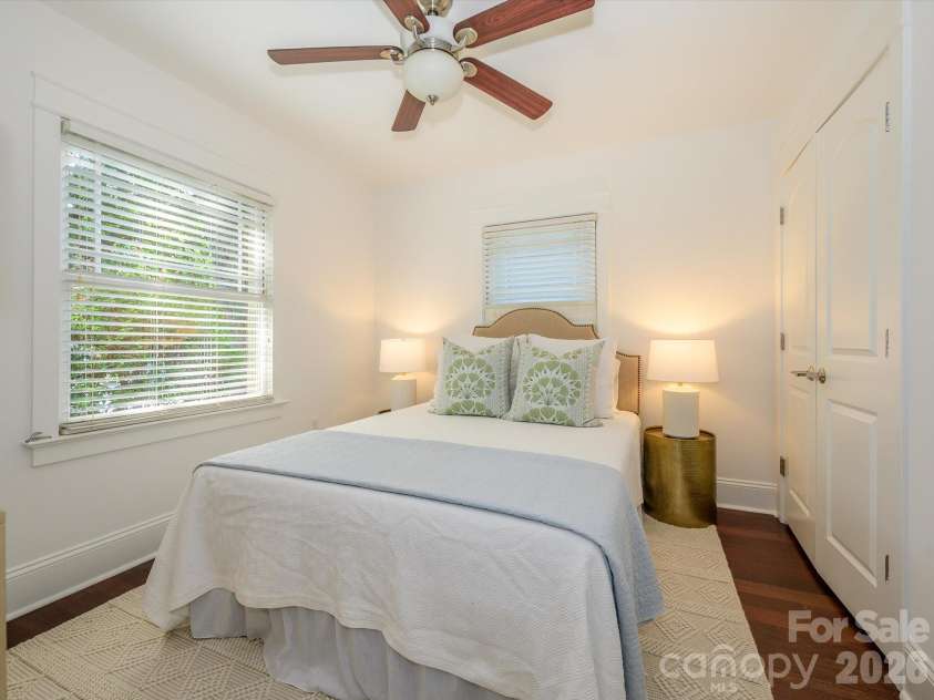 3016 Somerset Drive, Charlotte, NC 28209.  MLS# CAR4419759, YatesRealty ID 48724. 