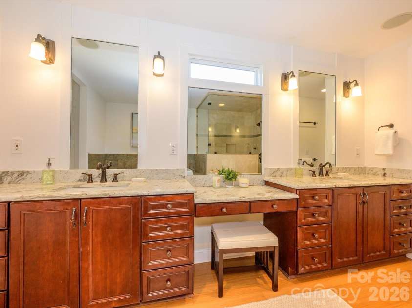 3016 Somerset Drive, Charlotte, NC 28209.  MLS# CAR4419759, YatesRealty ID 48724. 