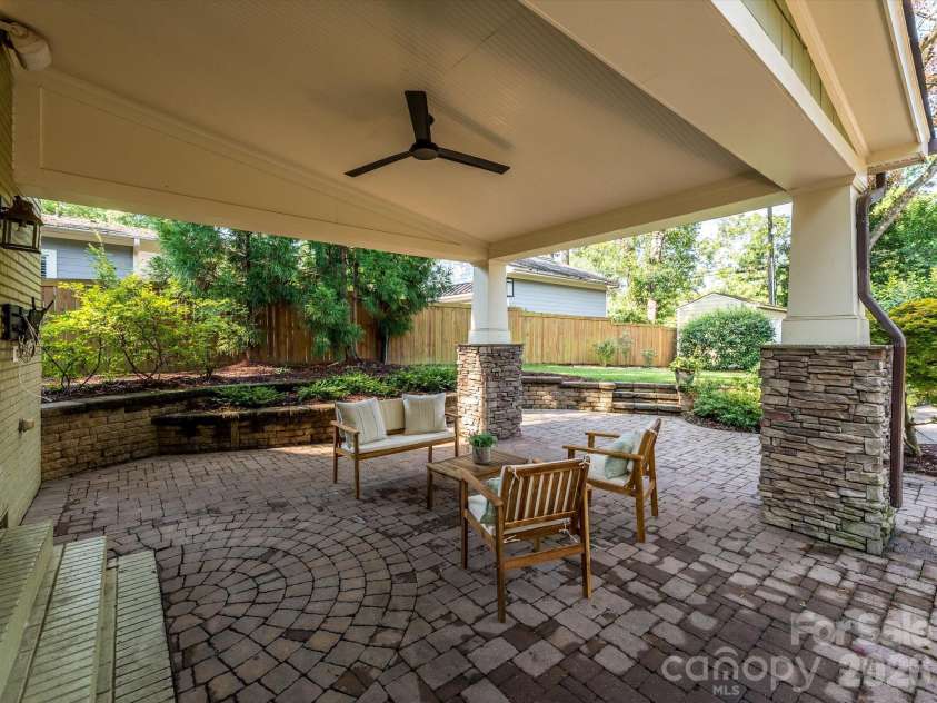 3016 Somerset Drive, Charlotte, NC 28209.  MLS# CAR4419759, YatesRealty ID 48724. 