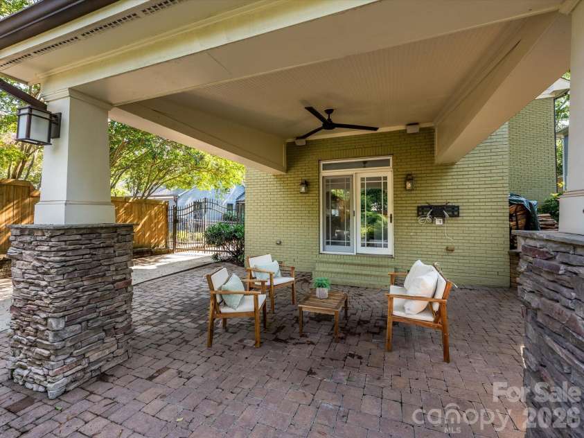 3016 Somerset Drive, Charlotte, NC 28209.  MLS# CAR4419759, YatesRealty ID 48724. 