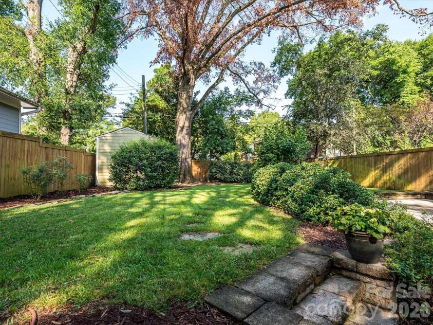 3016 Somerset Drive, Charlotte, NC 28209.  MLS# CAR4419759, YatesRealty ID 48724. 