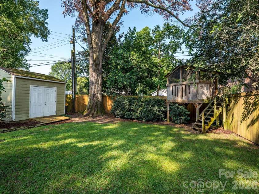 3016 Somerset Drive, Charlotte, NC 28209.  MLS# CAR4419759, YatesRealty ID 48724. 