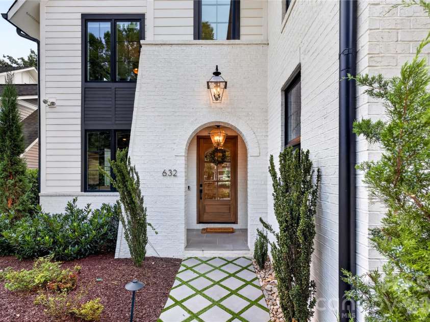 632 Ideal Way, Charlotte, NC 28203.  MLS# CAR4421596, YatesRealty ID 48725. 