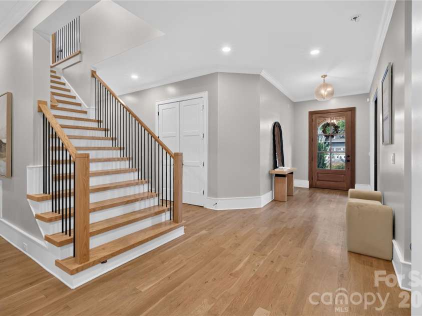 632 Ideal Way, Charlotte, NC 28203.  MLS# CAR4421596, YatesRealty ID 48725. 