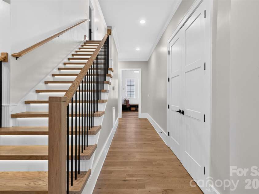 632 Ideal Way, Charlotte, NC 28203.  MLS# CAR4421596, YatesRealty ID 48725. 