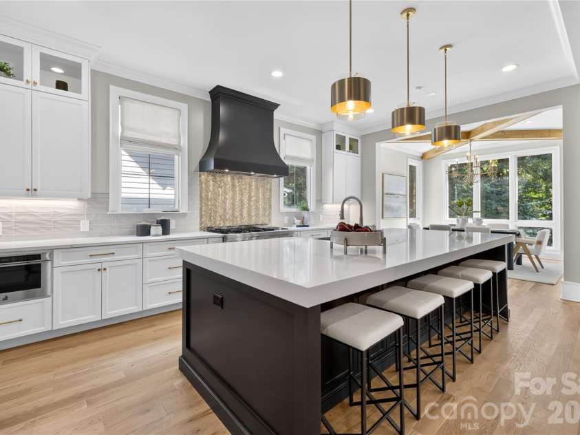 632 Ideal Way, Charlotte, NC 28203.  MLS# CAR4421596, YatesRealty ID 48725. 
