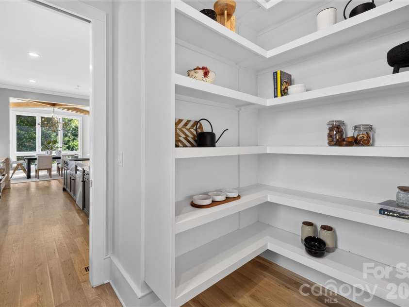 632 Ideal Way, Charlotte, NC 28203.  MLS# CAR4421596, YatesRealty ID 48725. 