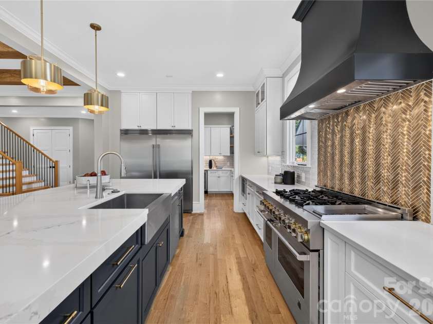 632 Ideal Way, Charlotte, NC 28203.  MLS# CAR4421596, YatesRealty ID 48725. 