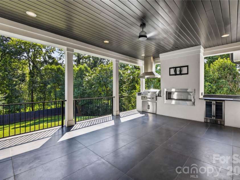 632 Ideal Way, Charlotte, NC 28203.  MLS# CAR4421596, YatesRealty ID 48725. 