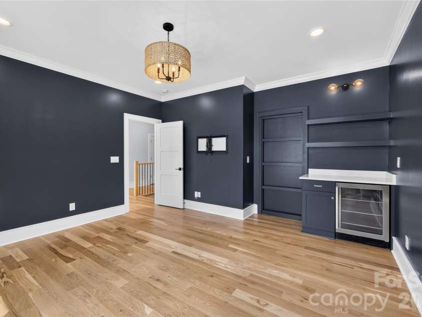 632 Ideal Way, Charlotte, NC 28203.  MLS# CAR4421596, YatesRealty ID 48725. 