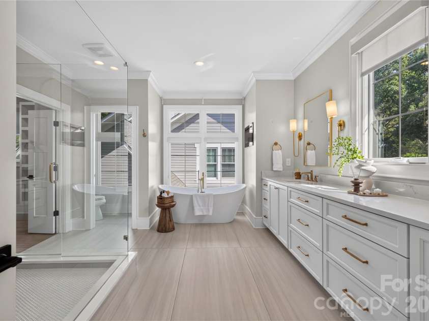 632 Ideal Way, Charlotte, NC 28203.  MLS# CAR4421596, YatesRealty ID 48725. 