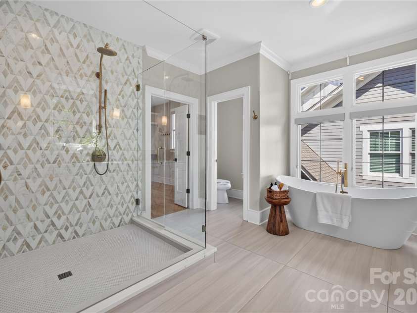 632 Ideal Way, Charlotte, NC 28203.  MLS# CAR4421596, YatesRealty ID 48725. 