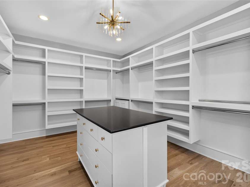 632 Ideal Way, Charlotte, NC 28203.  MLS# CAR4421596, YatesRealty ID 48725. 