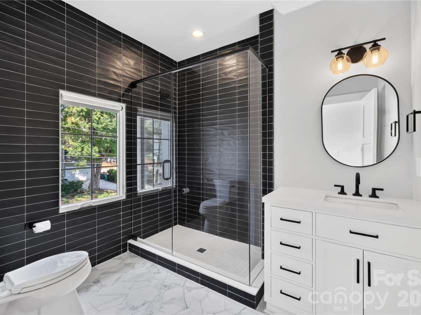 632 Ideal Way, Charlotte, NC 28203.  MLS# CAR4421596, YatesRealty ID 48725. 