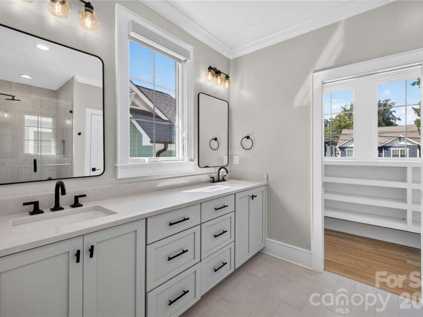 632 Ideal Way, Charlotte, NC 28203.  MLS# CAR4421596, YatesRealty ID 48725. 