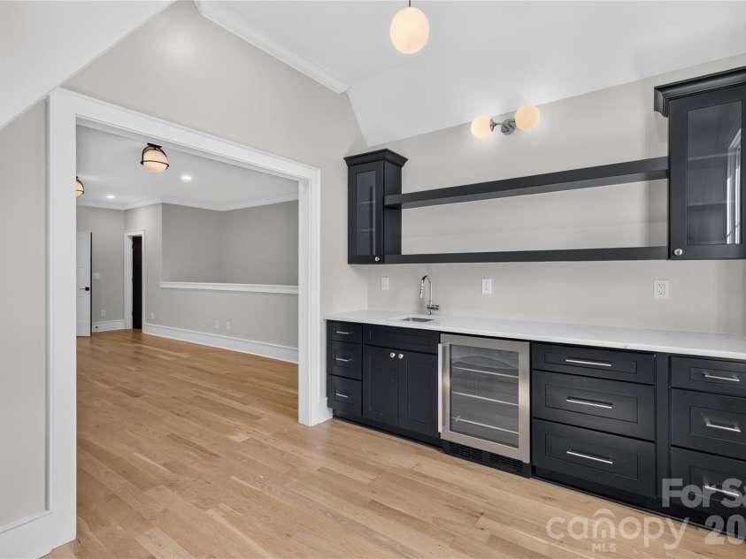 632 Ideal Way, Charlotte, NC 28203.  MLS# CAR4421596, YatesRealty ID 48725. 