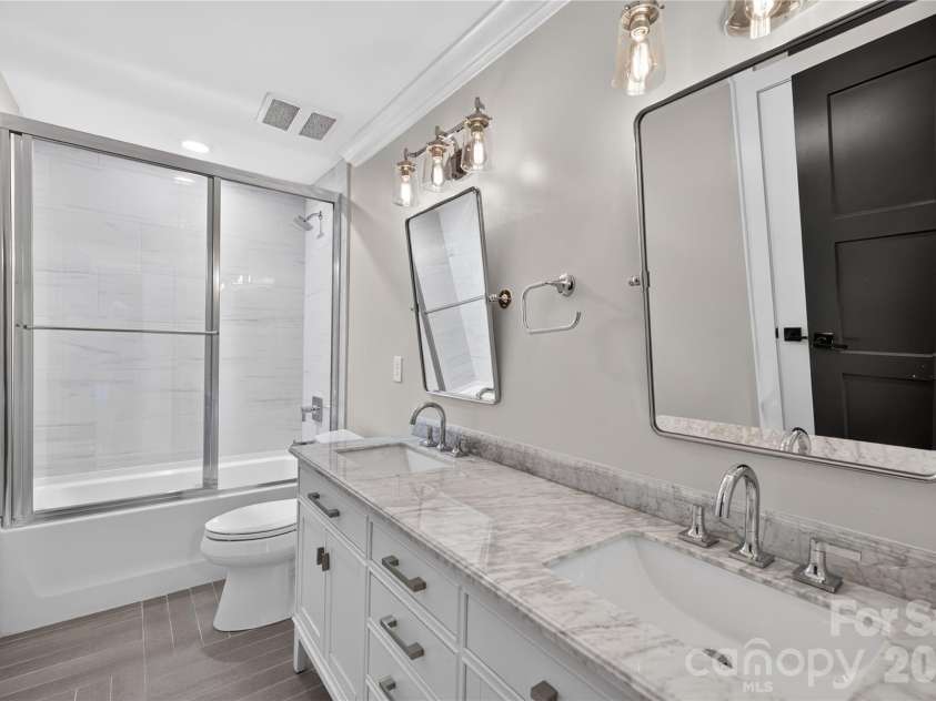 632 Ideal Way, Charlotte, NC 28203.  MLS# CAR4421596, YatesRealty ID 48725. 