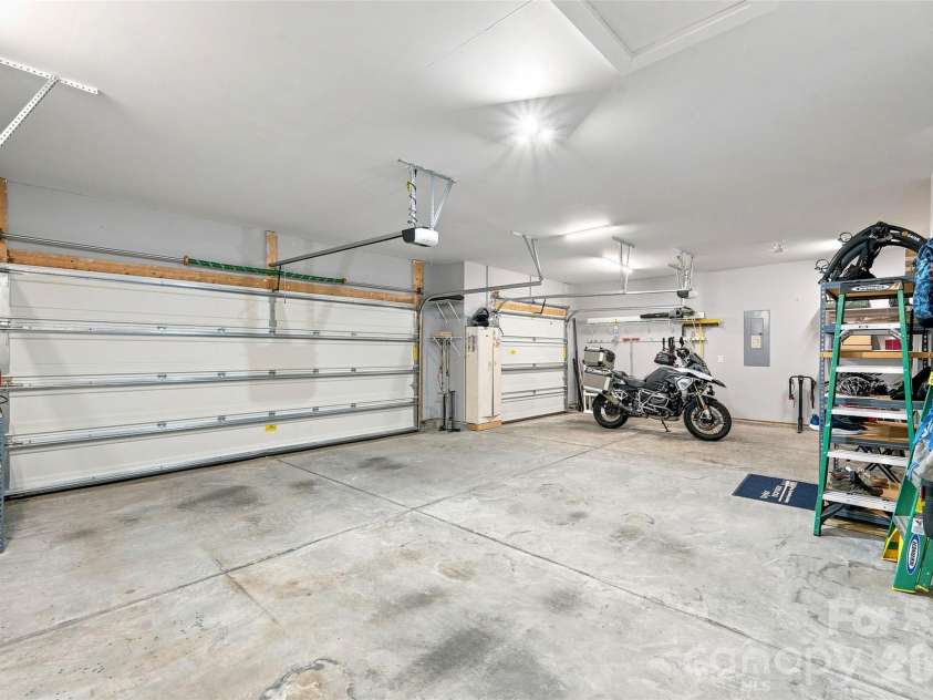 8829 Bur Lane, Huntersville, NC 28078.  MLS# CAR4420179, YatesRealty ID 48727. 