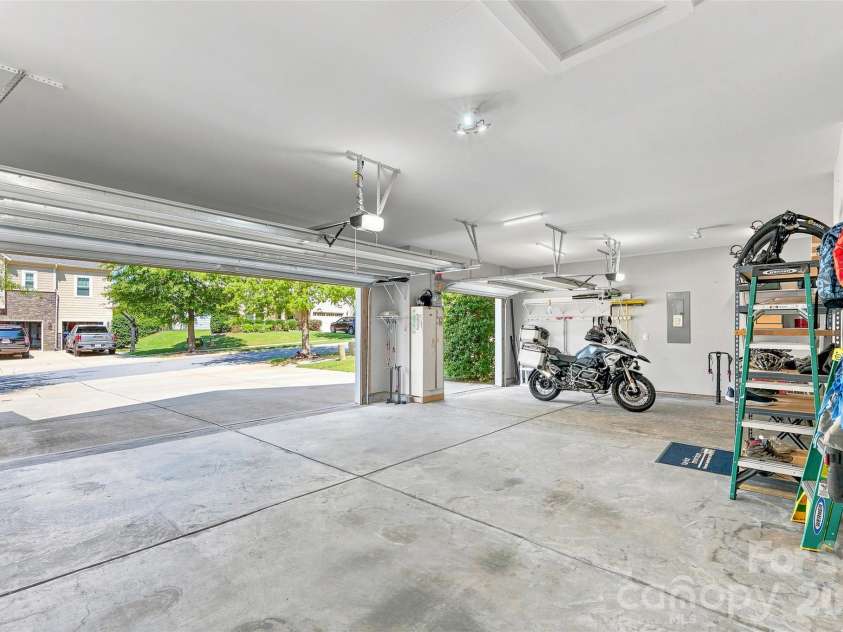 8829 Bur Lane, Huntersville, NC 28078.  MLS# CAR4420179, YatesRealty ID 48727. 