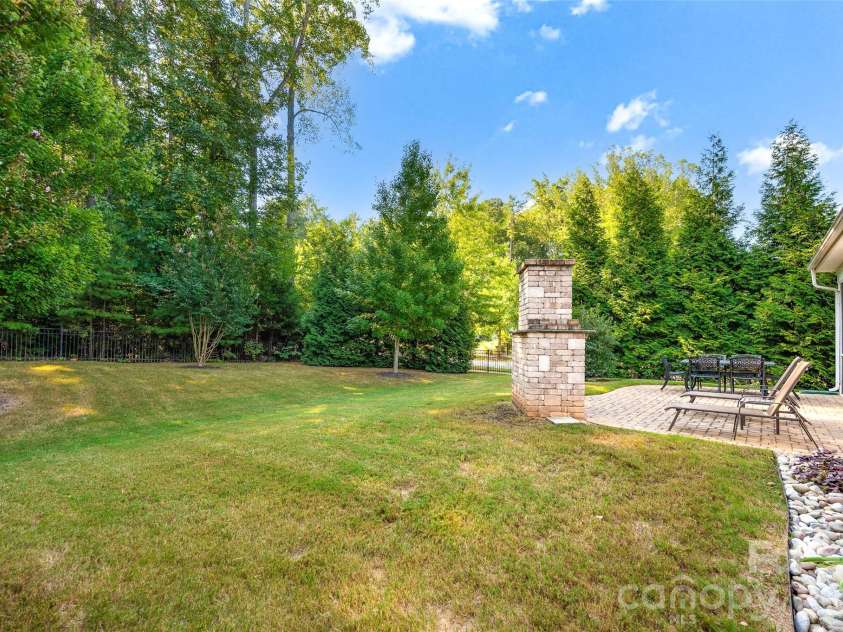 8829 Bur Lane, Huntersville, NC 28078.  MLS# CAR4420179, YatesRealty ID 48727. 