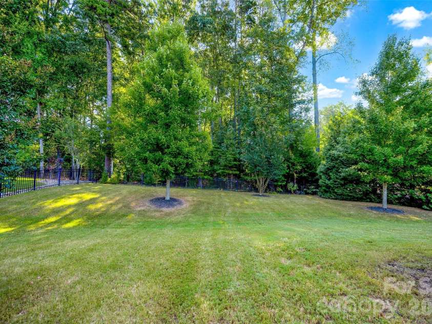 8829 Bur Lane, Huntersville, NC 28078.  MLS# CAR4420179, YatesRealty ID 48727. 