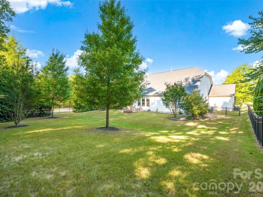 8829 Bur Lane, Huntersville, NC 28078.  MLS# CAR4420179, YatesRealty ID 48727. 