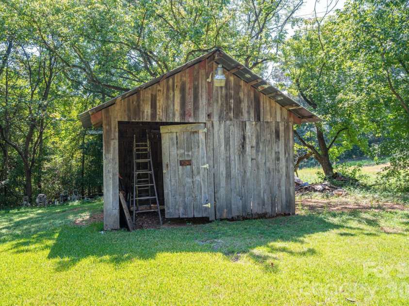 301 Belt Drive, Gastonia, NC 28056.  MLS# CAR4420059, YatesRealty ID 48729. 