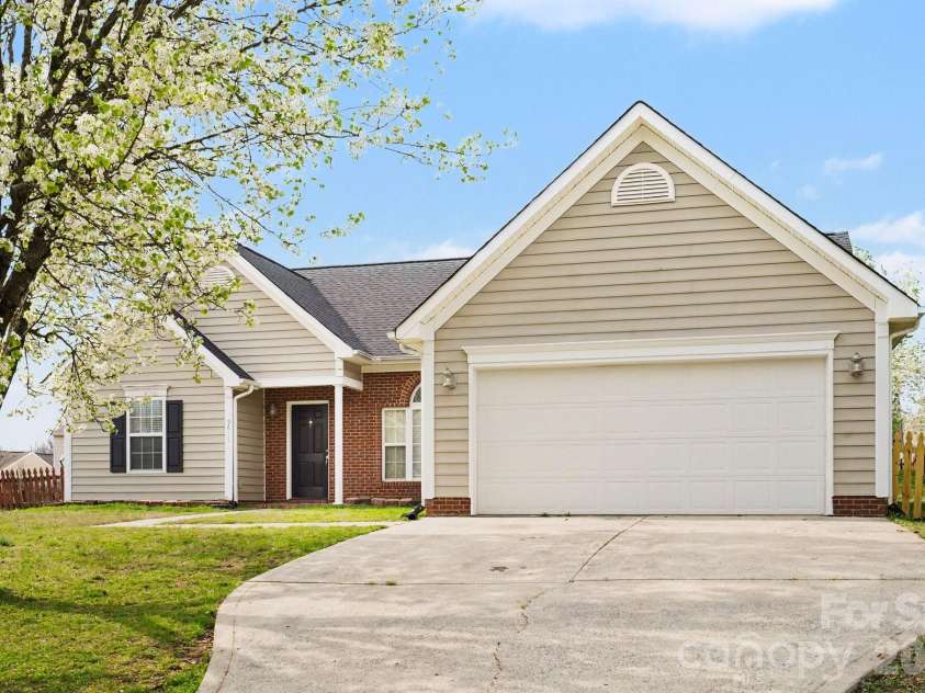 9411 Misty Arbor Way, Charlotte, NC 28269.  MLS# CAR4356046, YatesRealty ID 4873. 