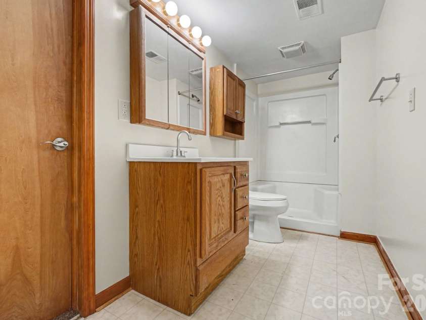 9411 Misty Arbor Way, Charlotte, NC 28269.  MLS# CAR4356046, YatesRealty ID 4873. 