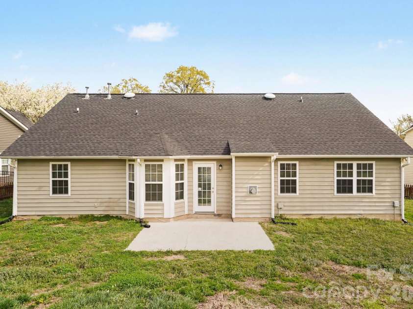 9411 Misty Arbor Way, Charlotte, NC 28269.  MLS# CAR4356046, YatesRealty ID 4873. 