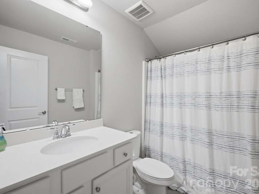 5281 Turtle Creek Drive, Denver, NC 28037.  MLS# CAR4415727, YatesRealty ID 48730. Third bathroom