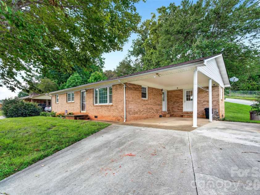 2406 Nix Creek Road, Marion, NC 28752.  MLS# CAR4421289, YatesRealty ID 48731. 