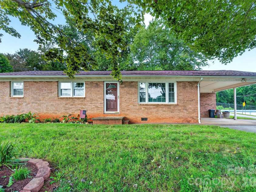 2406 Nix Creek Road, Marion, NC 28752.  MLS# CAR4421289, YatesRealty ID 48731. 