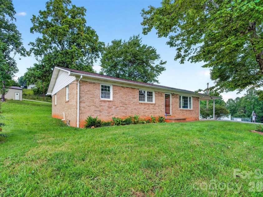 2406 Nix Creek Road, Marion, NC 28752.  MLS# CAR4421289, YatesRealty ID 48731. 