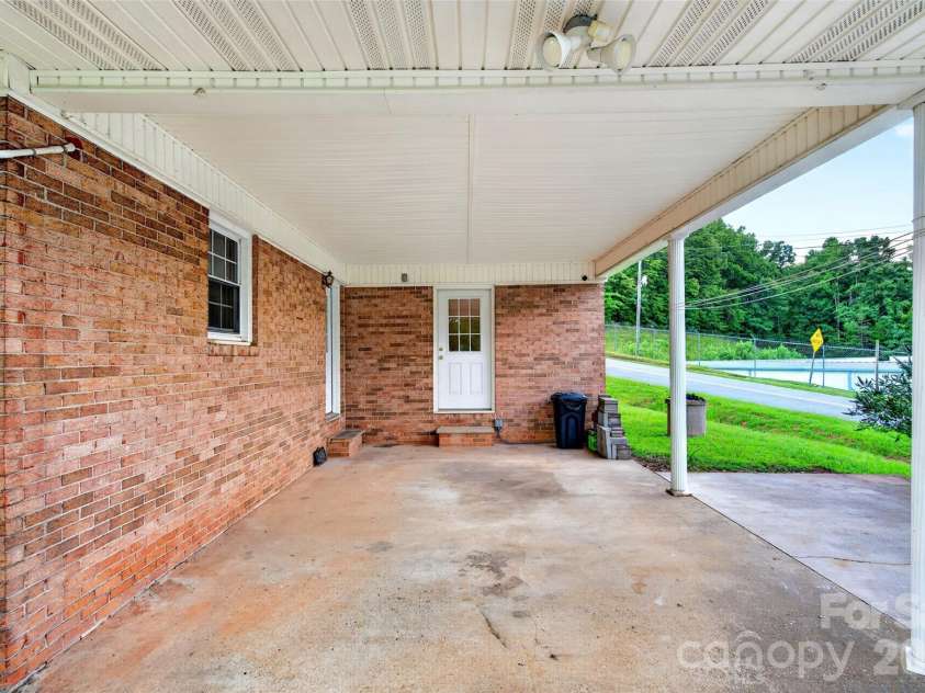 2406 Nix Creek Road, Marion, NC 28752.  MLS# CAR4421289, YatesRealty ID 48731. 