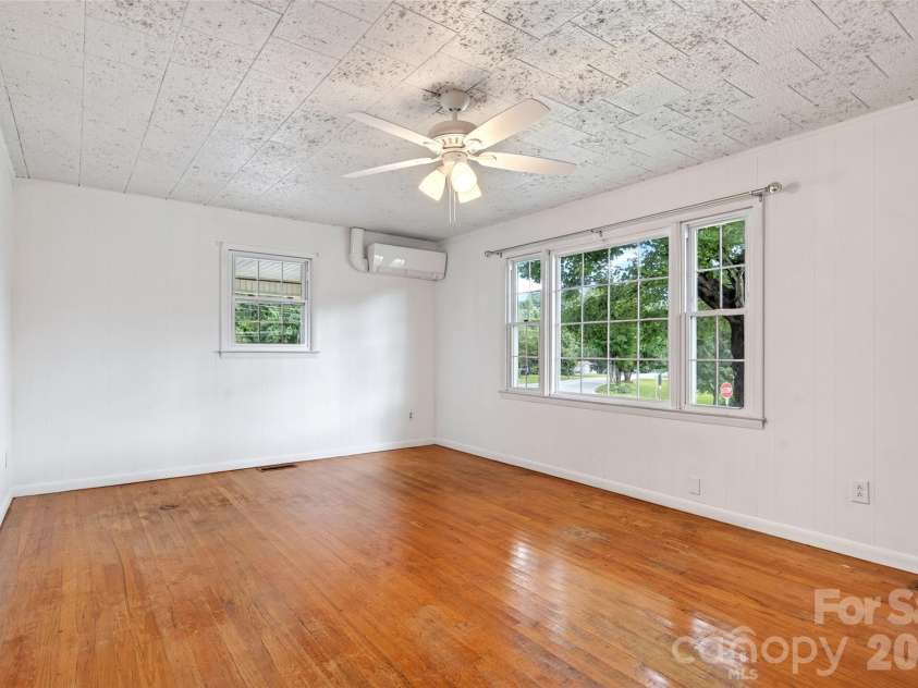 2406 Nix Creek Road, Marion, NC 28752.  MLS# CAR4421289, YatesRealty ID 48731. 