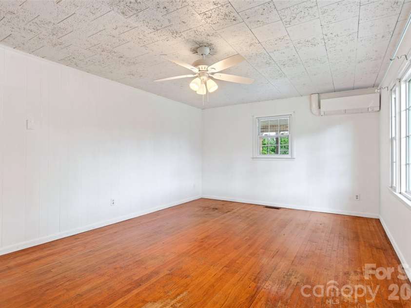 2406 Nix Creek Road, Marion, NC 28752.  MLS# CAR4421289, YatesRealty ID 48731. 