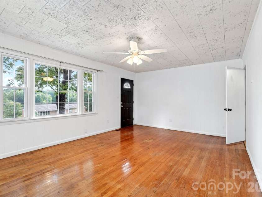 2406 Nix Creek Road, Marion, NC 28752.  MLS# CAR4421289, YatesRealty ID 48731. 
