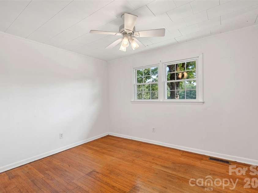 2406 Nix Creek Road, Marion, NC 28752.  MLS# CAR4421289, YatesRealty ID 48731. 