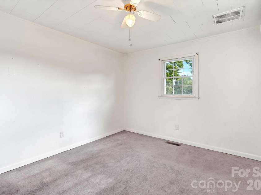 2406 Nix Creek Road, Marion, NC 28752.  MLS# CAR4421289, YatesRealty ID 48731. 