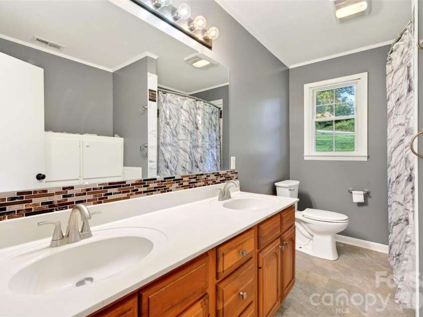 2406 Nix Creek Road, Marion, NC 28752.  MLS# CAR4421289, YatesRealty ID 48731. 
