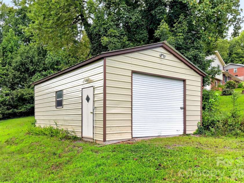 2406 Nix Creek Road, Marion, NC 28752.  MLS# CAR4421289, YatesRealty ID 48731. 