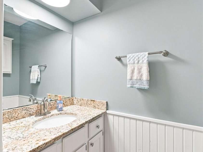 921 21st Avenue, Hickory, NC 28601.  MLS# CAR4421628, YatesRealty ID 48733. 
